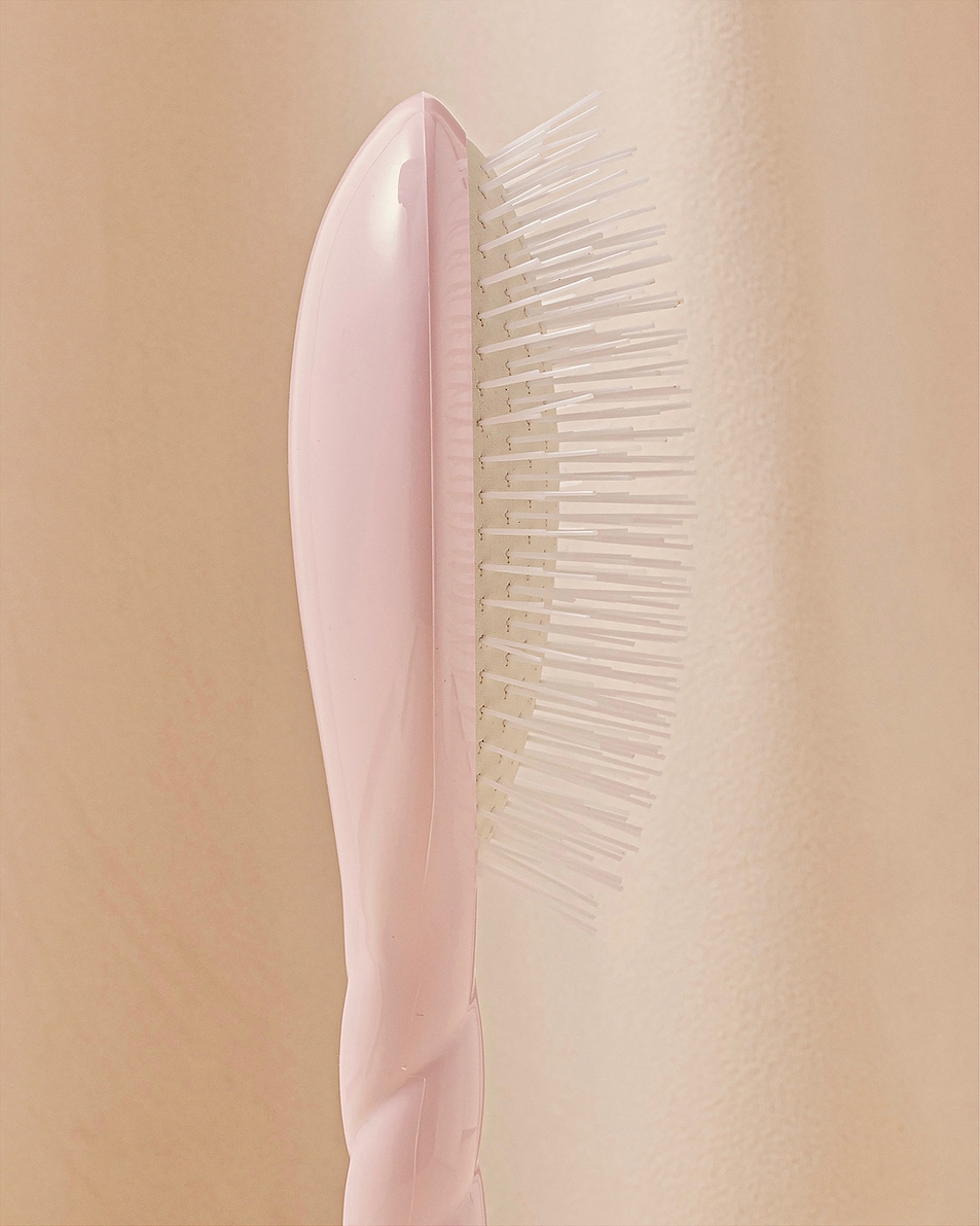 Image 4 of La Bonne Brosse Large Brush N07 in Lilac Pink