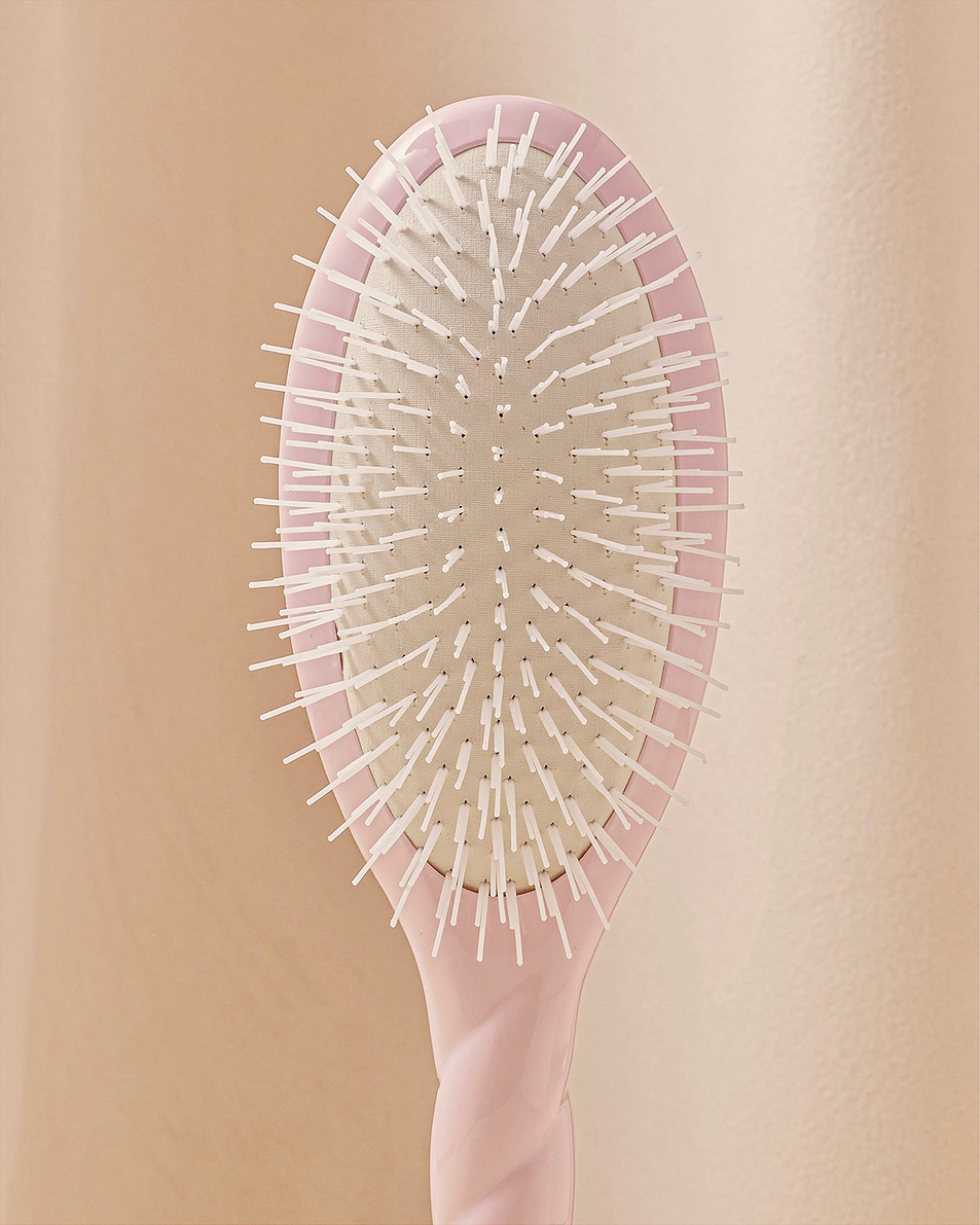 Image 5 of La Bonne Brosse Large Brush N07 in Lilac Pink