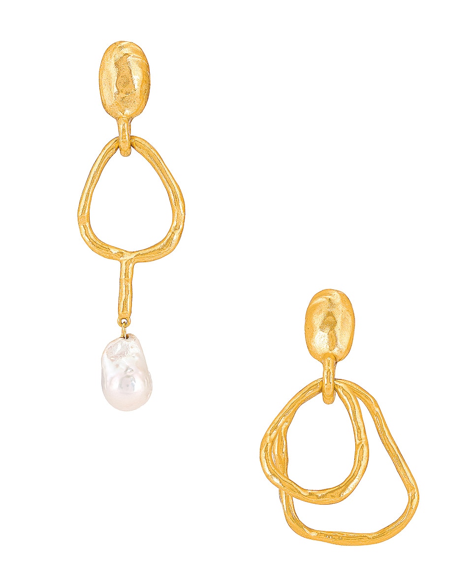 Image 1 of Oscar de la Renta Hammered Ring & Pearl Earrings in Gold