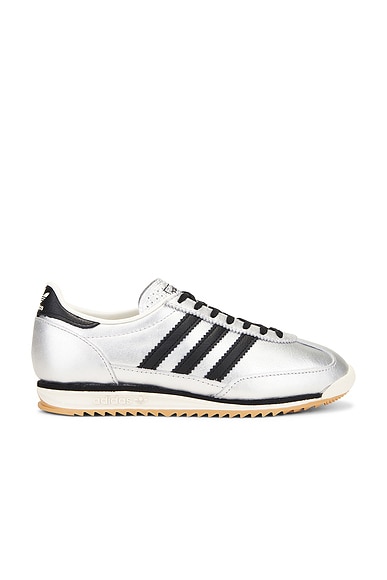 adidas Originals SAMBA OG スニーカー - Silver Metallic, Core Black, & Gum | FWRD