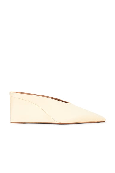 ALAÏA Wedge Mule in Dune