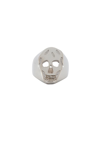 McQueen Skull Signet Ring in Shiny Silver