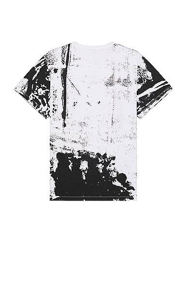 Shop Alexander Mcqueen Allover Fold Print T-shirt In White & Black
