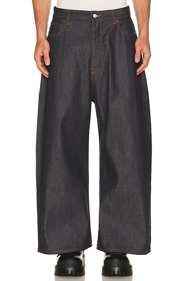 Round Fit Jeans