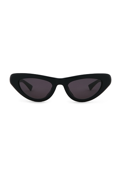 Curvy Cat Eye Sunglasses