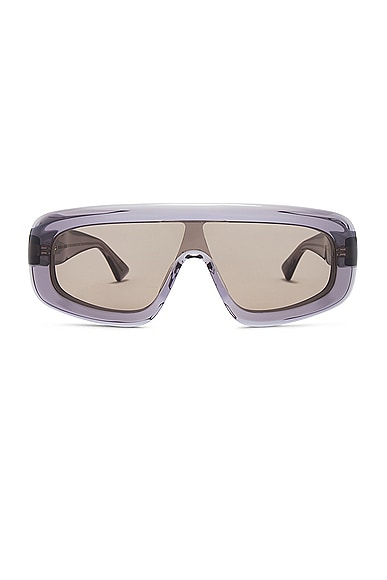 Bottega Veneta Curvy Mask Sunglasses in Grey