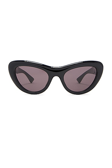 Bottega Veneta Curvy Sunglasses in Black
