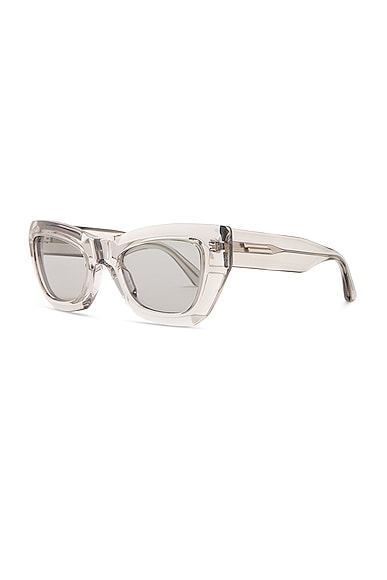 Shop Bottega Veneta Edgy Sunglasses In Grey