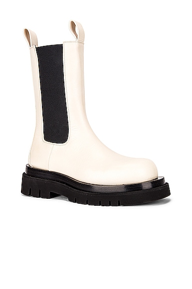 Bottega Veneta Chelsea Leather Ankle Boots In Cream