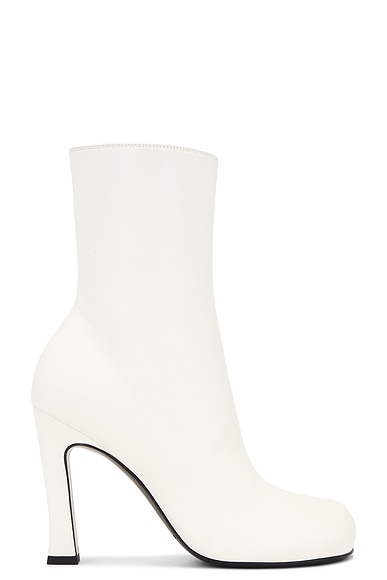 ショートブーツ・ブーティ Bottega Veneta Ivory Leather Cliff Ankle Boots Bottega Veneta® Women's Cliff Chelsea Boot in Sea salt. Shop