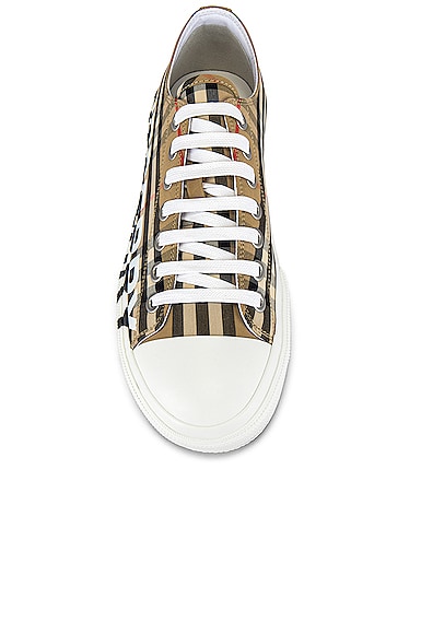 BURBERRY LARKHALL LOGO LOW TOP SNEAKER,BURF-MZ12