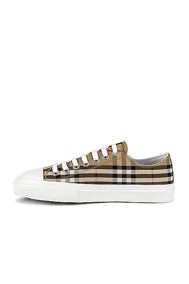 BURBERRY LARKHALL LOGO LOW TOP SNEAKER,BURF-MZ12