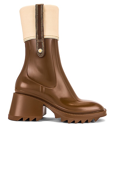 お得な情報満載 Chloe Betty Rubber Boots in Sooty Brown | FWRD 靴