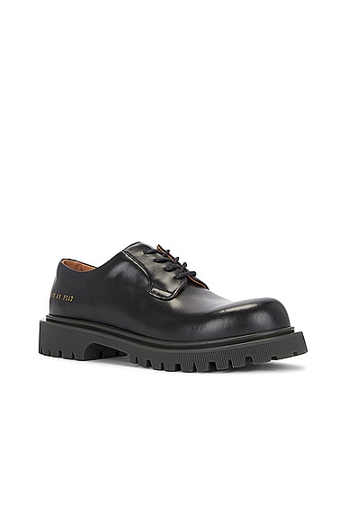 Shop Common Projects Chunky Derby In Black