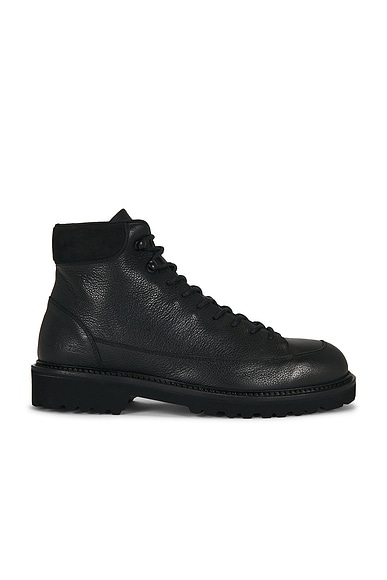 Common Projects Leather Hiker Boot Piuma in Black
