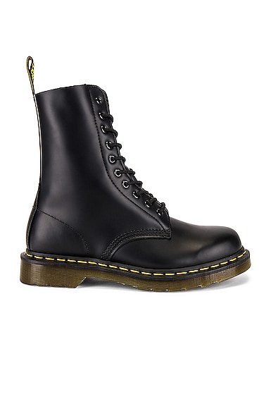 Dr. Martens 1490 Smooth Boots in Black