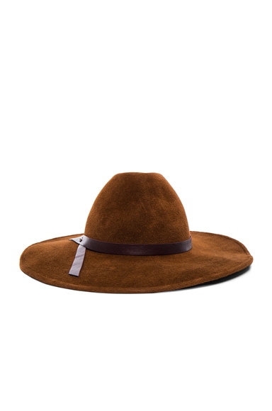 Mae Hat