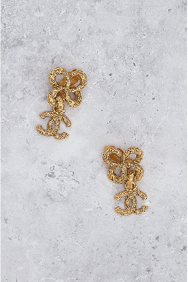 Pre-owned Chanel Coco Mark Dangle Earrings In Gold