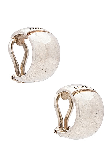 Pre-owned Chanel Cuff Earrings In Silver