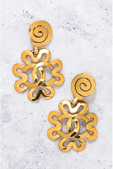 Pre-owned Chanel Coco Mark Earrings In Gold