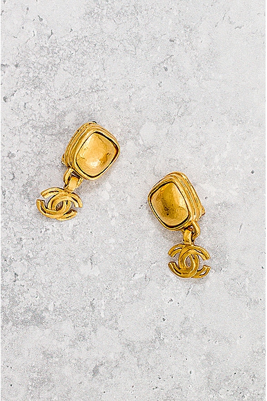 Pre-owned Chanel Coco Mark Earrings In Gold