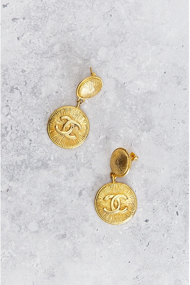 Pre-owned Chanel Coco Mark Earrings In Gold