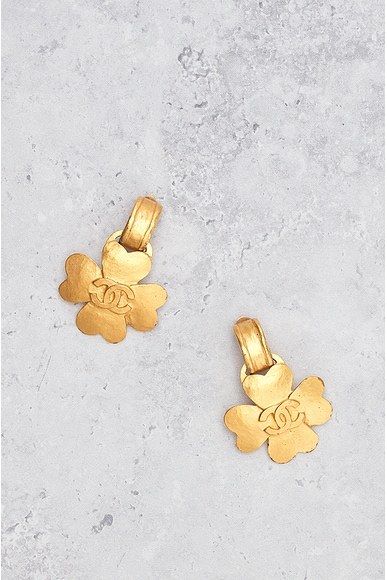 Pre-owned Chanel Coco Mark Clover Earrings In Gold