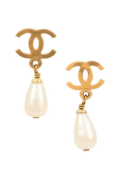 FWRD Renew Chanel Coco Mark Pearl Swing Earrings in Gold