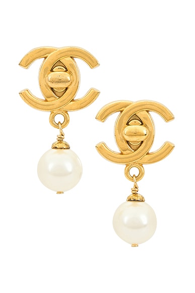 FWRD Renew Chanel Pearl Turnlock Clip-On Earrings in Gold