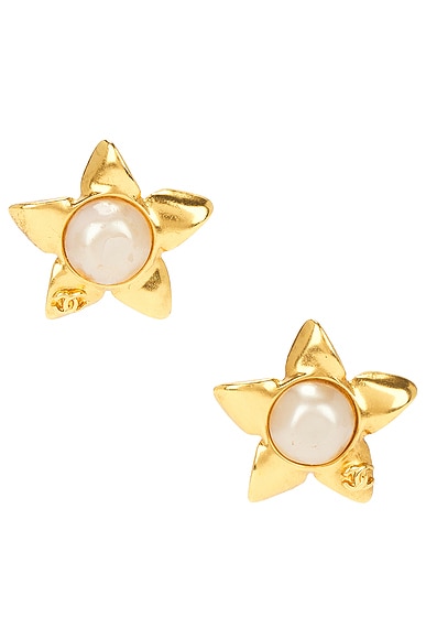 FWRD Renew Chanel 1996 Pearl Star Clip-On Earrings in Gold