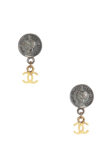 FWRD Renew Chanel 1996 Icon Series Clip-On Earrings in Gold