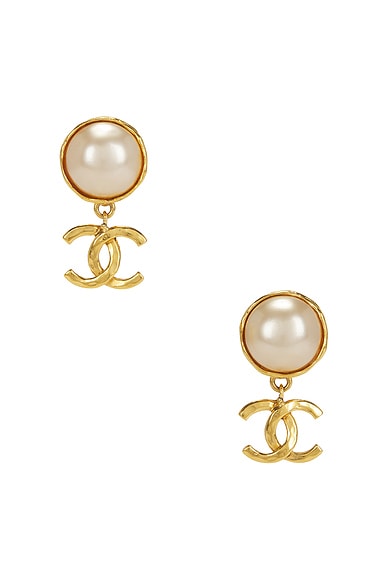 FWRD Renew Chanel 1994 CC Pearl Icon Clip-On Earrings in Gold