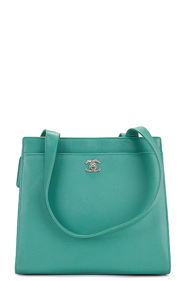 Pre-owned Chanel Caviar Tote Bag In Green