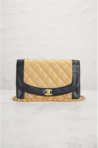Pre-owned Chanel Quilted Lambskin Shoulder Bag In Beige