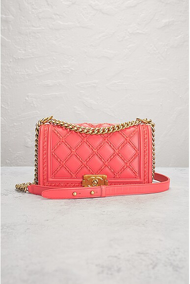 Pre-owned Chanel Medium Boy Bag In Pink
