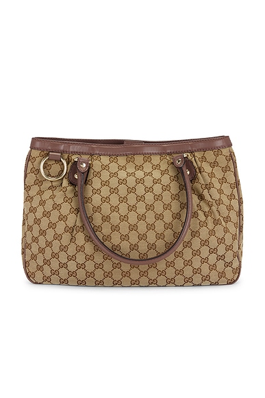 FWRD Renew Gucci Suki Shoulder Bag in Beige