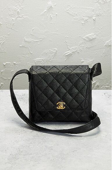 Pre-owned Chanel Quilted Caviar Turnlock Shoulder Bag In Black