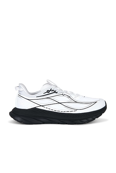 HOKA Mach Remastered Sneaker in Frost & Black
