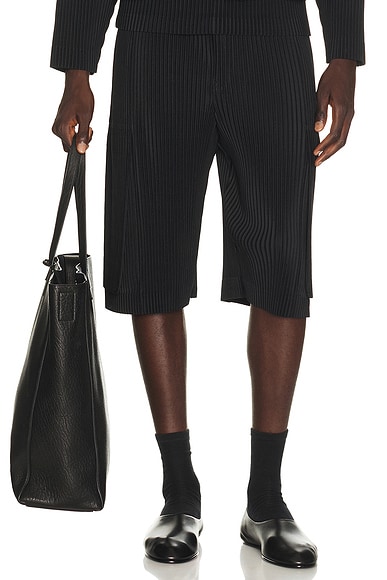Homme Plisse Issey Miyake Monthly Colors September Short in Black