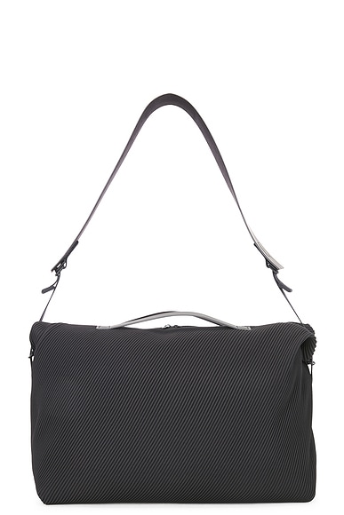 Homme Plisse Issey Miyake Pleats Travel Bag Bag in Black