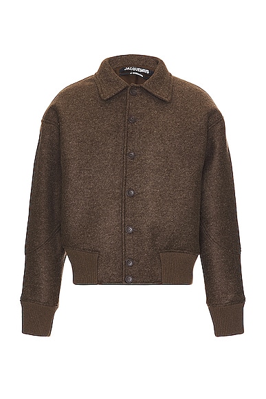 Jacquemus Logo Patch Buttoned Bomber Jacket In Dark Brown