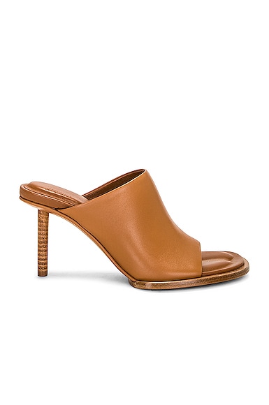 JACQUEMUS Les Mules Rond Carre in Light Brown