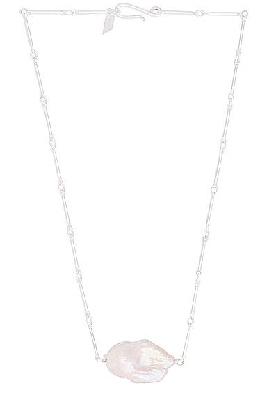 Kinship Pearl Necklace in Metallic Silver