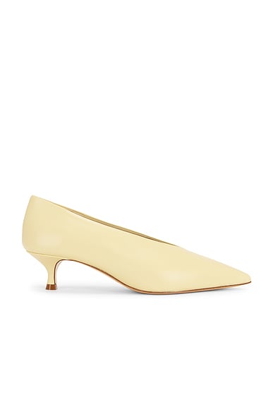 LE MONDE BÉRYL Babouche Leather Kitten Heel in Custard