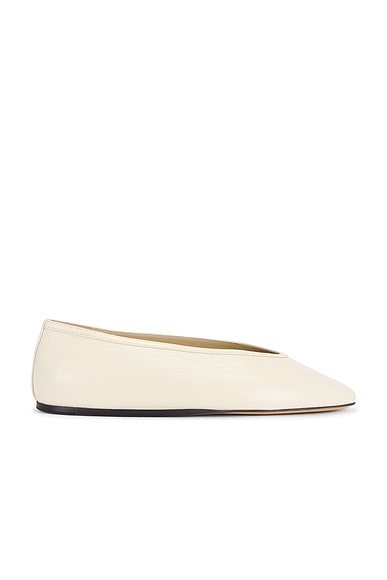 LE MONDE BÉRYL Luna Naplack Leather Slipper in Ecru
