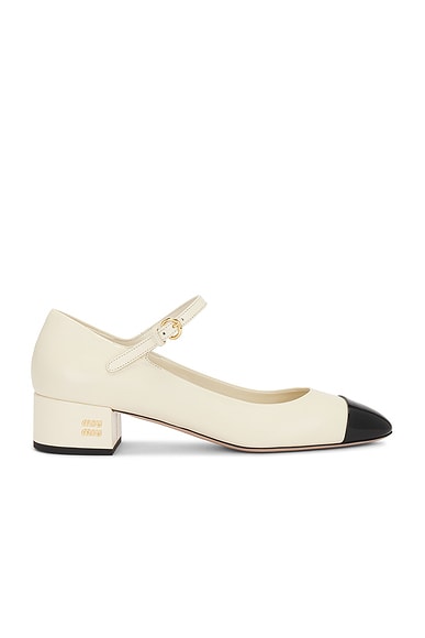 Miu Miu Mary Jane Pump in Avorio & Nero | FWRD