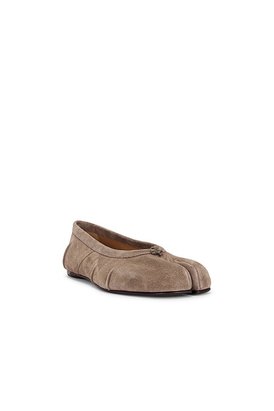 Maison Margiela Tabi Ballerina Flat in Taupe