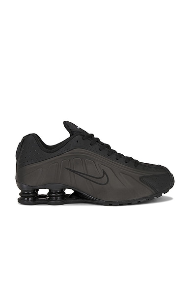Nike Shox R4 in Black & Bright Crimson