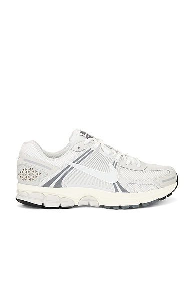 Nike Zoom Vomero 5 Se in Platinum Tint, Photon Dust, & Cashmere