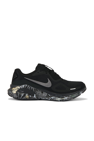Nike Structure 26 Cm Sneaker in Black, Metallic Dark Grey, & Dark Smoke Grey